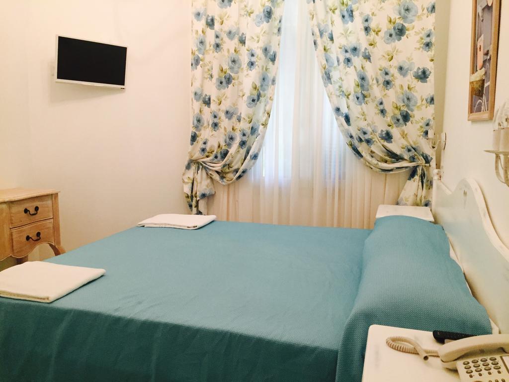 Hotel La Scogliera Bordighera Pokój zdjęcie